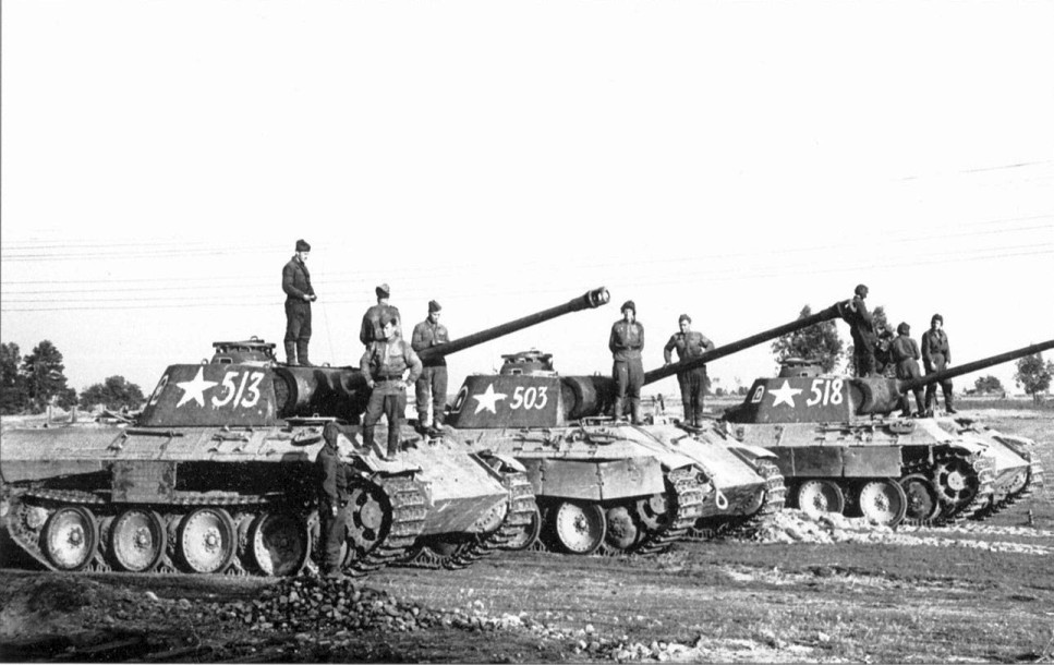 Captured Panther tanks used by Guards Lieutenant Sotnikov's company, near Prague, 1945. 