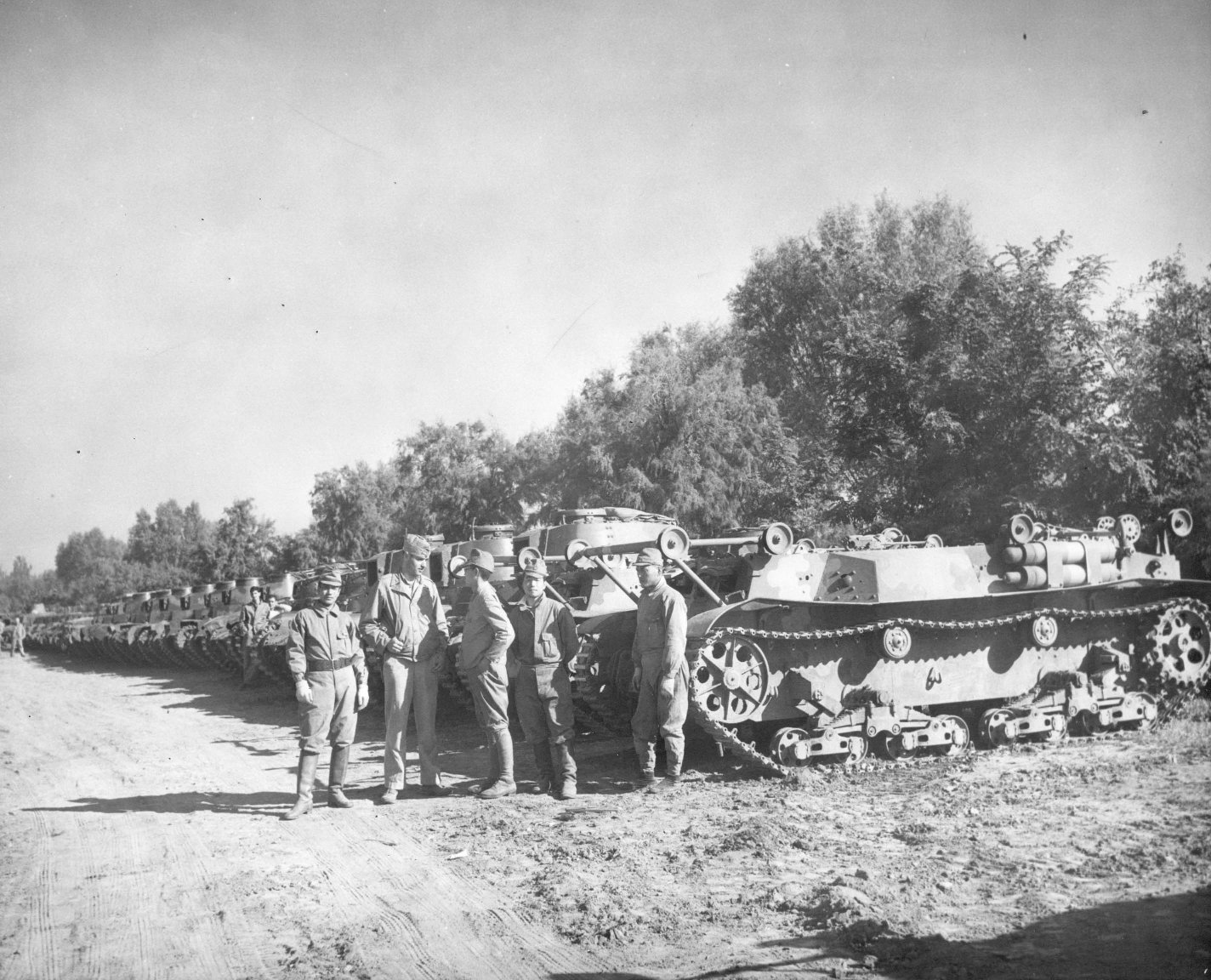 Japanese_armor_surrendered_to_the_Americans_at_Tianjin