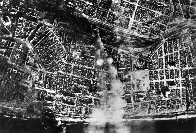 Bundesarchiv_Bild_183-B22081,_Russland,_Kampf_um_Stalingrad,_Luftangriff