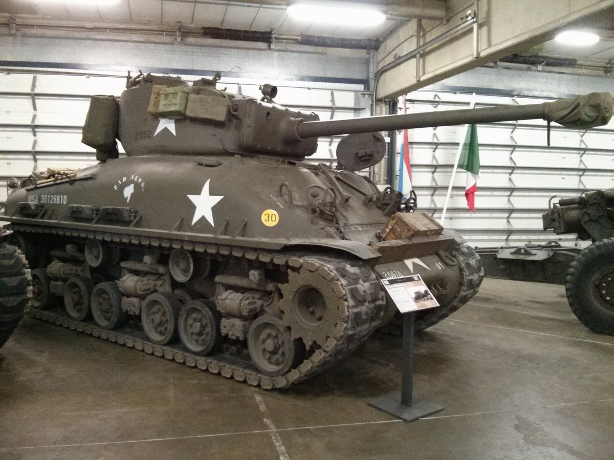 Sherman M4A1(76)W HVSS (Barracks) 1