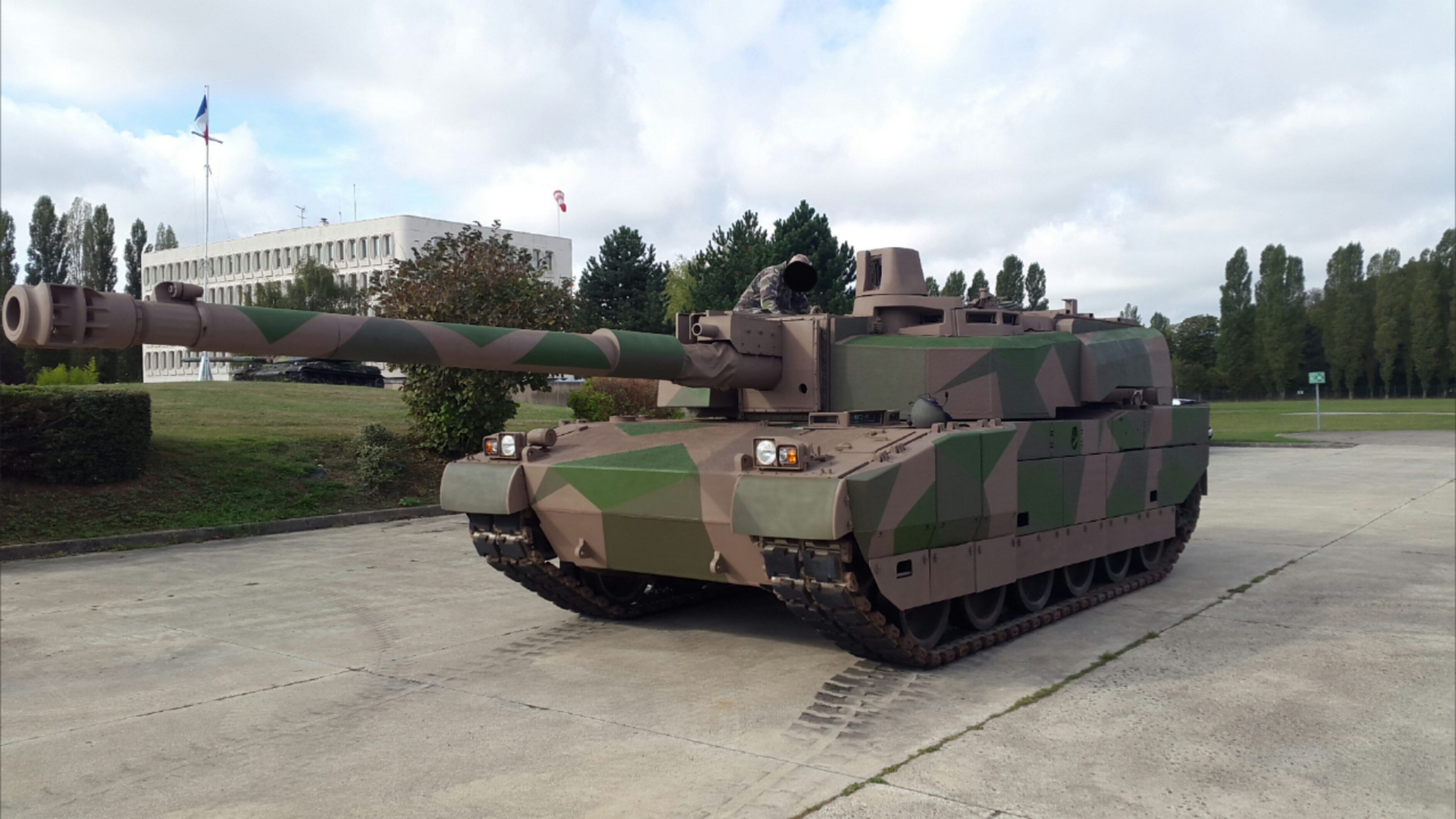 Novo AMX-56 Leclerc com canhão de 140 milímetros poderá concorrer com o Т-14 «Армата»?